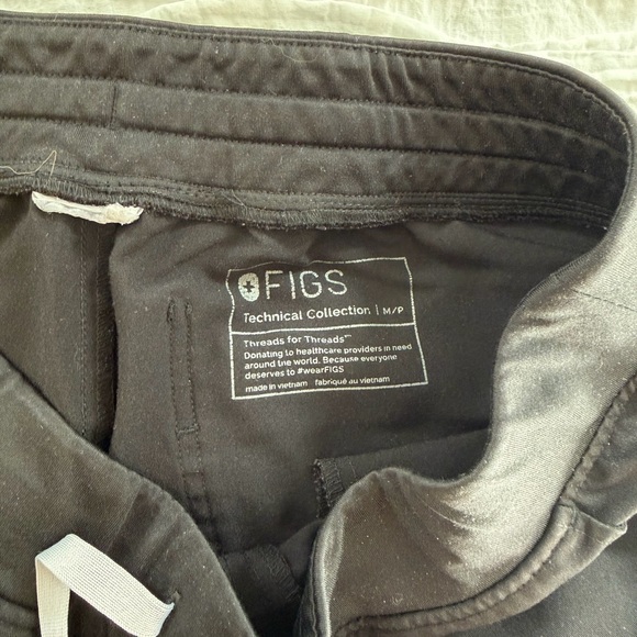 Figs Women’s Black Jogger Pants - Picture 3 of 3